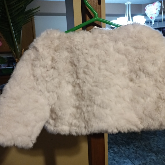 H & M child's Short Faux Fur Jacket - Picture 5 of 7